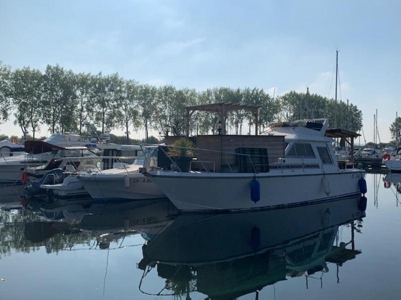 Отель Magnifique Bateau Maison Уистреам Экстерьер фото